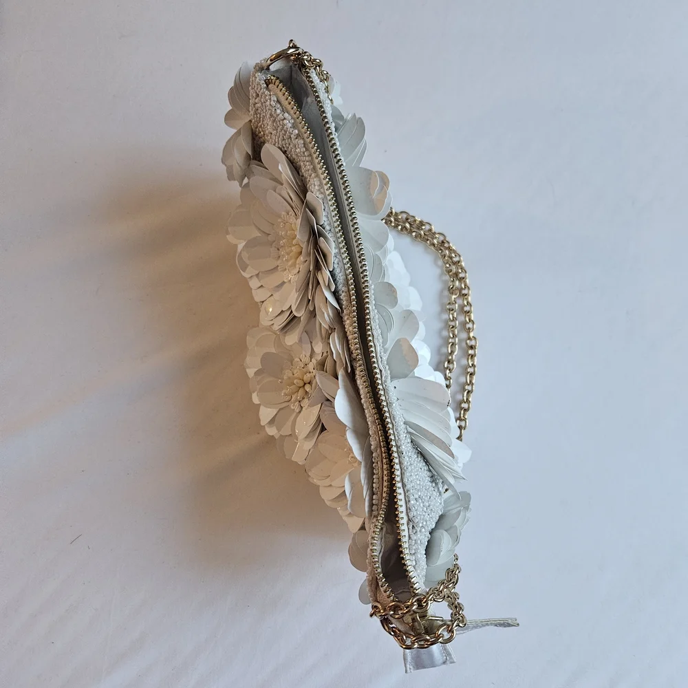 White Floral Beaded Chain Hand Made Shoulder Bag - Picture 2 of 4